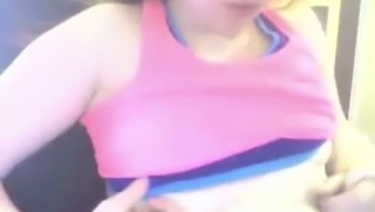 This Webcam Girl Has Dick Sucking Lips And She Masturbates Like Mad