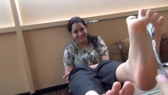 Desi Babe Shows Her Feet In Restaurant