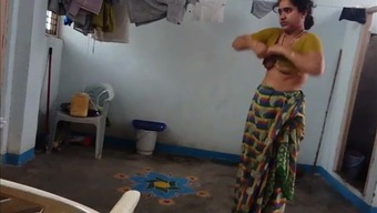 Desi Along With Hairy Armpit Puts On Saree After Take A Bath