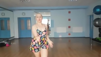 Twerking Dancing