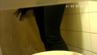 Spycam Aux Toilettes 25
