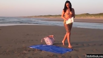 Rachel Rose Is An Easy Girl To Turn On Just Take Her To The Beach