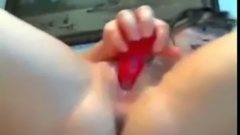 Hot Webcam Girl  Rubs Her Juicy Pussy