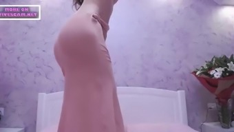 Shaking Ass On Cam And Teasing