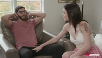 Nerdy Man Is Turned On By Important Blowjob From Rosalyn Sphinx