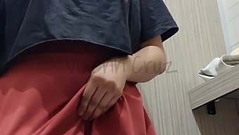 Pinay Viral Fingering At The Public Restroom – Sm Mall