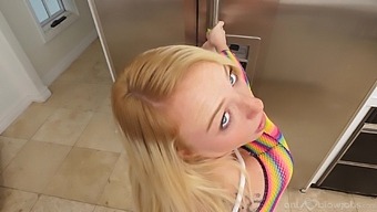 Dixie Lynn Loves Nothing More Than Sucking On A Delicious Cock