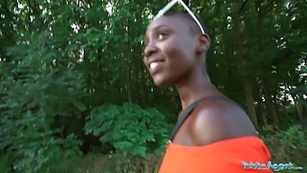 Public Agent – Ebony Model Zaawaadi Taken Into The Woods