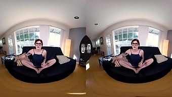 Ava Little In Geeky Girl Gets Off - Justvr