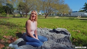 Jordi El Nino Polla Fucks Naughty Chick Taking Pictures Of Her Ass In The Park