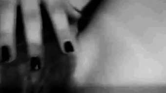 Nice Body Girl Fingering Her Pussy On Webcam