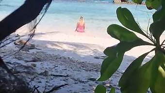 Sex On The Beach - Amateur Nudist Voyeur
