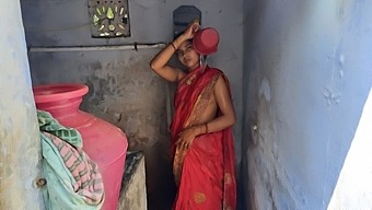 Νεαρός Ινδός Bhabhi Γαμιέται Στο Μπάνιο