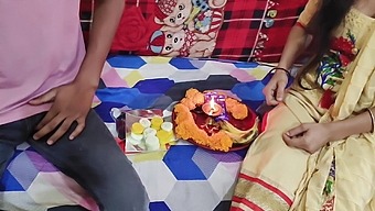 Ινδικό Ζευγάρι Παίζει Ρόλους Raksha Bandhan Με Ινδικό Ήχο Και Τριχωτό Μουνί