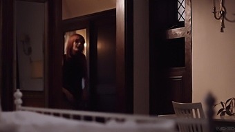 La Chica Mary Jane Recibe Placer Oral Y Sexo Apasionado Por Detrás Con Deadpool. ¡no Te Pierdas Esta Escena Caliente!