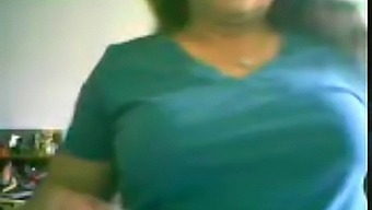 Mature Woman'S Webcam Show With A Twist