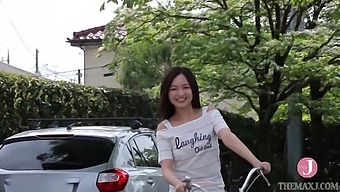 Voyeur Catches On As Japanese Teen Gets Filmed In Her Upskirt