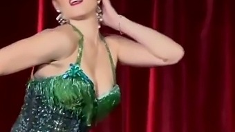 Gigi Bonbon'S Big Natural Tits And Butt In A Steamy Striptease