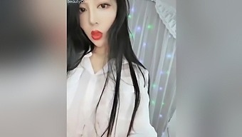 Amazing Asian Babe Shows Off Her Solo Masturbation Skills