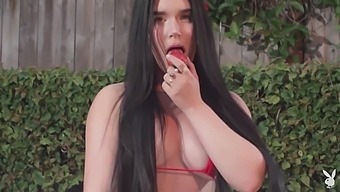 Big Tits And Ass: Nikki Mahana'S Natural Beauty